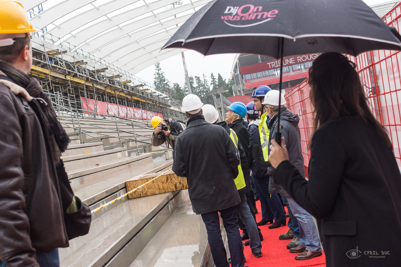 Visite du chantier de la nouvelle tribune du stade du DFCO par François Rebsamen