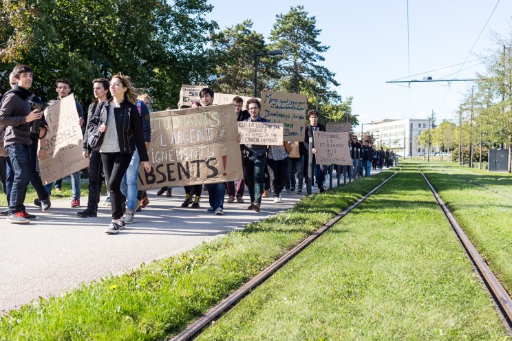 protestation Université Bourgogne coupes budgétaires 2016